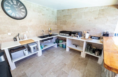 14th Arrondissement Villa | Villa celesto private pool and jacuzzi in marseille