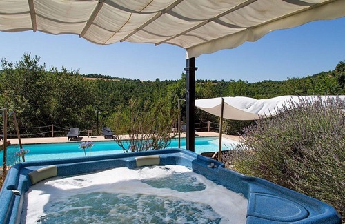 Umbertide House | Villa Cenobio I: A characteristic and welcoming two-story cottage made of stone, with Free WI-FI.