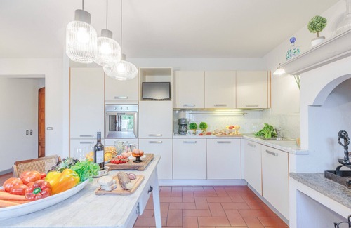 Lucca Villa | Villa Cesare, a Convenient 4 bedroom Villa with Pool close to Lucca Town