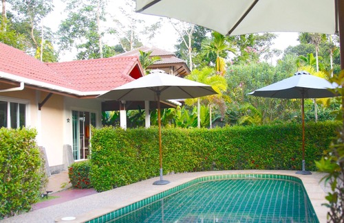 Ko Lanta Cottage | Villa Chao Koh. Surrounded by greenery and tropical gardens.