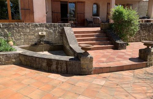 Loriol-du-Comtat Villa | Villa CHATEAU SAINTE BARBE