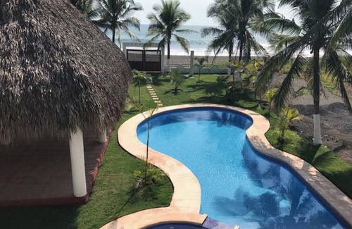 El Hawaii Ski Chalet | Villa Chelinita - Monterrico beach front