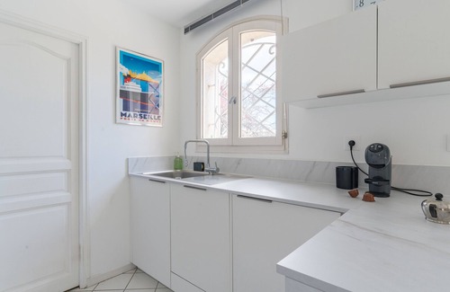 Manosque Villa | Villa 'Chez Dominique' with Private Pool, Private Terrace and Wi-Fi