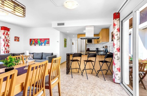 Torreblanca Villa | Villa 'Chispita For Groups' with Mountain View, Wi-Fi and Air Conditioning
