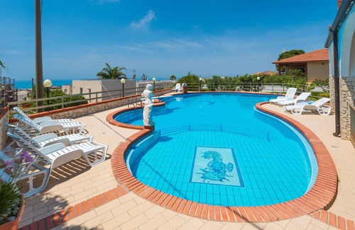 Nave Villa | Villa "Cielo e Mare" spacious villa with splendid sea view and private swimming pool