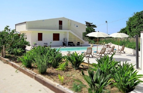 Scicli Villa | Villa Ciuridda with private pool wifi parking bowling green bbq