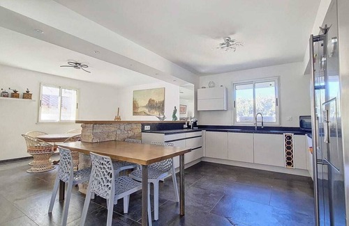 Sarrians Villa | Villa Climatisée 3 Chambres Avec Piscine