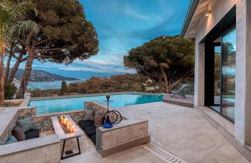 Cavaliere Villa | Villa climatisée au Lavandou avec vue mer avec piscine chauffée
