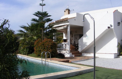 Benamargosa House | Villa close to the sea for 6 persons with large pool and AC in the bedrooms