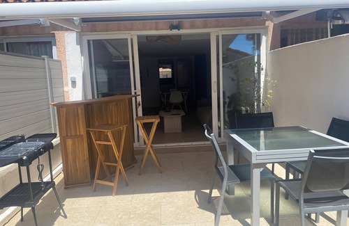 Sanary-sur-Mer Villa | Villa Club 4/5 persons in secured residence with swimming pool, 400 m from the beach
