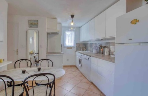 Sanary-sur-Mer Villa | Villa Club de 48 m2, 2 Chambres, Wifi, Clim, vue Mer, 10 mn à Pieds de la Plage