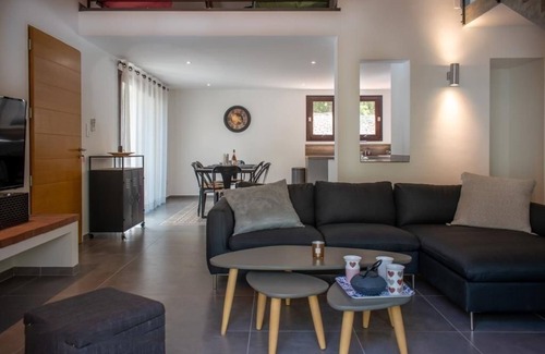 Bonifacio House | Villa Colombo - Four Bedroom House, Sleeps 8