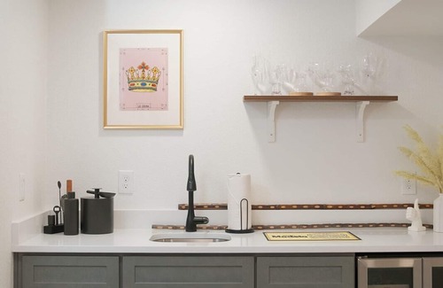 Lamar Heights Area House | Villa Colorosa | Hot Tub | Shuffleboard | Foosball