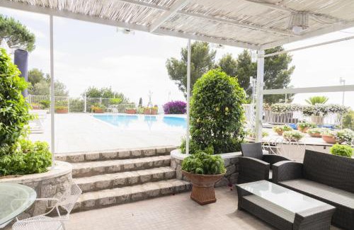 Anacapri Villa | Villa con piscina con 8 camere matrimoniali ad Anacapri, by La Canostra Capri