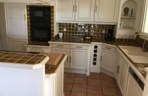 Pierrevert Villa | Villa Confort Avec Piscine Chauffée, Terrain de Pétanque