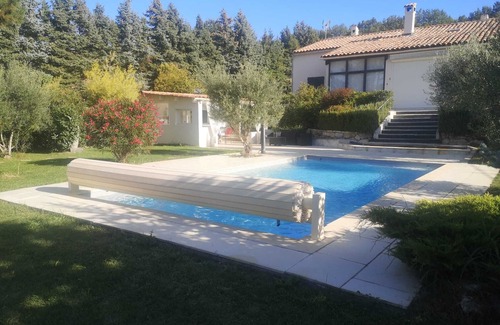 Pierrevert Villa | Villa Confort Avec Piscine Chauffée, Terrain de Pétanque