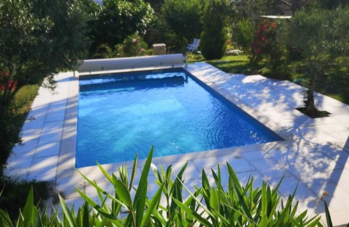 Pierrevert Villa | Villa Confort Avec Piscine Chauffée, Terrain de Pétanque