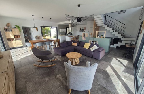 Pezenas Villa | Villa Contemporaine Avec Piscine à Débordement