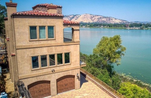 Clear Lake Villa | Villa Contenta on Clearlake. A True Italian Villa on Lower Lake with Dock!