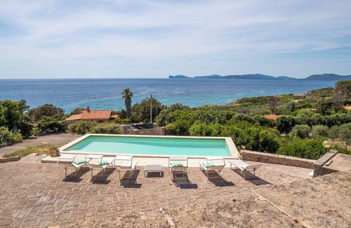 Alghero Villa | Villa 'Coral Bay' with Sea View, Wi-Fi and Air Conditioning
