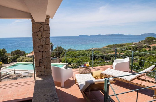 Alghero Villa | Villa 'Coral Bay' with Sea View, Wi-Fi and Air Conditioning
