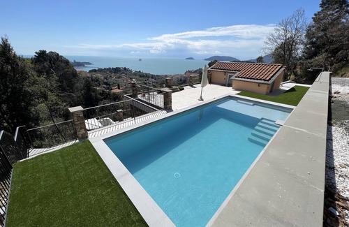Lerici Villa | VILLA CORALLO 11P by VILLASRETREATS, w/Pool, A/C, Jacuzzi, BBQ, near beach clubs