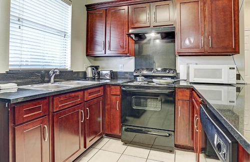 Chinatown Apartment | Villa Corporate 2 bedroom Suite Furnished Condo