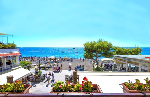 Positano City Centre Apartment | Villa Costanzo - Beach Front - Air Conditioned and Free Wi- Fi