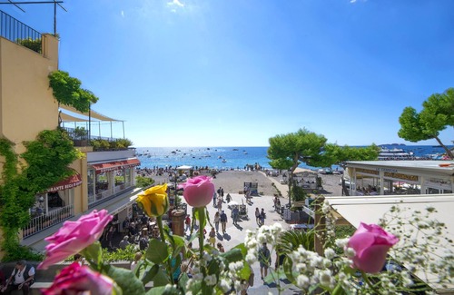 Positano City Centre Apartment | Villa Costanzo - Beach Front - Air Conditioned and Free Wi- Fi