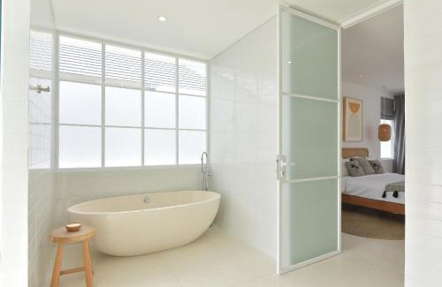Berawa Villa | Villa Cruz close to Finns Beach club