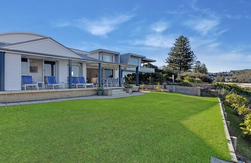 North Avoca House | Villa Dandaloo - Absolute Beachfront