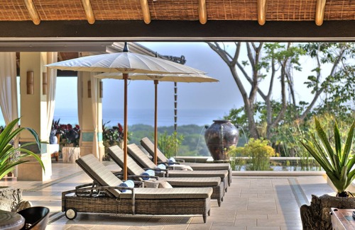 Dominical House | Villa de Agua: Ultra-Luxury Balinese Ocean-View Villa w/4 Master Bedrooms!