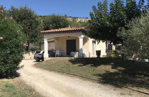 Chusclan Villa | Villa de Caractère Entre Avignon, Orange et Nîmes