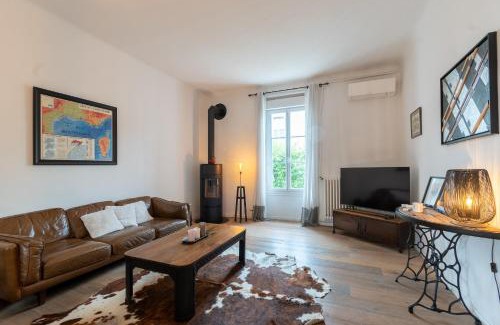 Gardanne Villa | Villa de Charme Climatisée avec Piscine au Centre