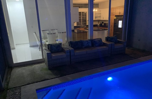 San Pedro de Macoris Villa | Villa de Lujo con Picsina Privada a 10 Minutos del Centro de la Ciudad