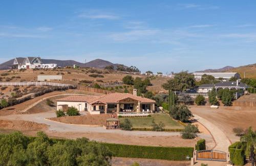 Temecula House | Villa de la Sky Ranch Sprawling Tuscan Villa in Wine Country