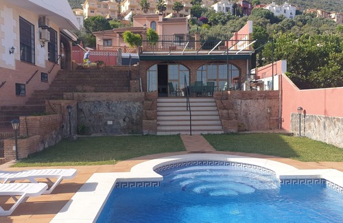 Alhaurin de la Torre Villa | Villa DE Lujo Aislada Para 10 +2 Personas