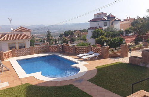 Alhaurin de la Torre Villa | Villa DE Lujo Aislada Para 10 +2 Personas
