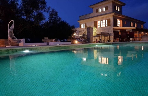 Son Antem Villa | Villa de Lujo con Campo de Voley Privado