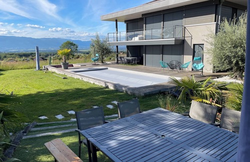 Presilly Villa | Villa de Luxe Avec Piscine Dans un Cadre de Vacances à 10 Minutes de Genève