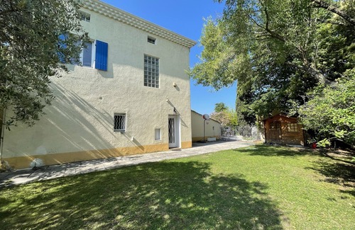 Montelimar Villa | Villa de Maître, Piscine et Grand Jardin en Plein Montelimar