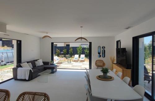 La Roquette-sur-Siagne Villa | Villa de standing climatisée, piscine & jacuzzi - 20' Cannes