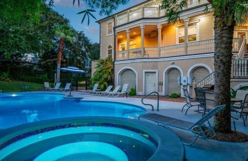 Isle of Palms House | 'Villa Del Mare' ~ PRIVATE POOL/HOT TUB, OCEAN VIEWS, ELEV!