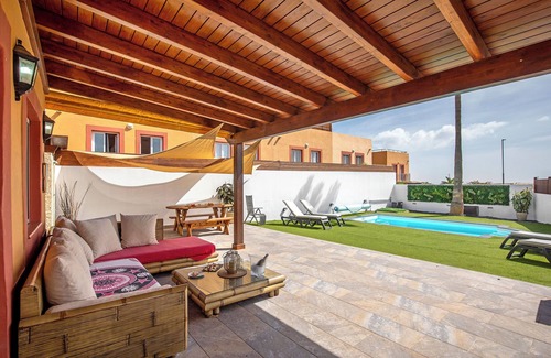 Corralejo Villa | 'Villa del Relax' with Sea View, Pool & Wi-Fi