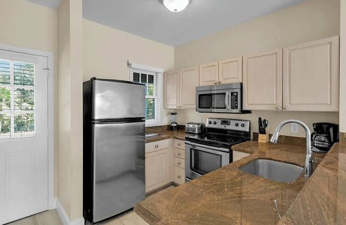 Marathon Villa | Villa del Sol - Sunset Views, Kayaks, 2/2.5 - Slip Available/Ramp/Free Pkg