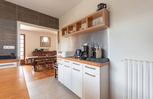 Arthez-d'Asson House | Villa Delb – Mountain View, Private Pool and Wi-Fi