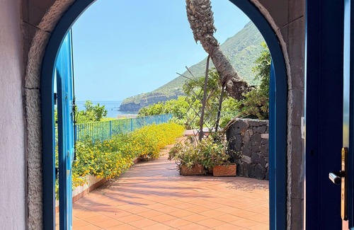 Malfa Villa | Villa delle Palme, Aeolian charm Stromboli view