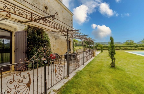Domme Villa | Villa 'Demeure Au Coeur De La Nature' with Private Pool, Private Terrace and Wi-Fi