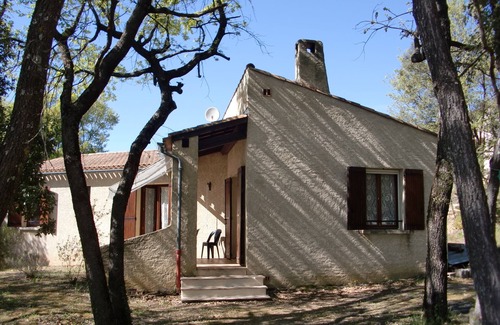 Oraison House | Villa des Chênes, Ombrage et Quiétude, à 5 min D'oraison et du lac de Baignade