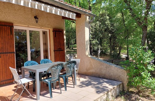 Oraison House | Villa des Chênes, Ombrage et Quiétude, à 5 min D'oraison et du lac de Baignade